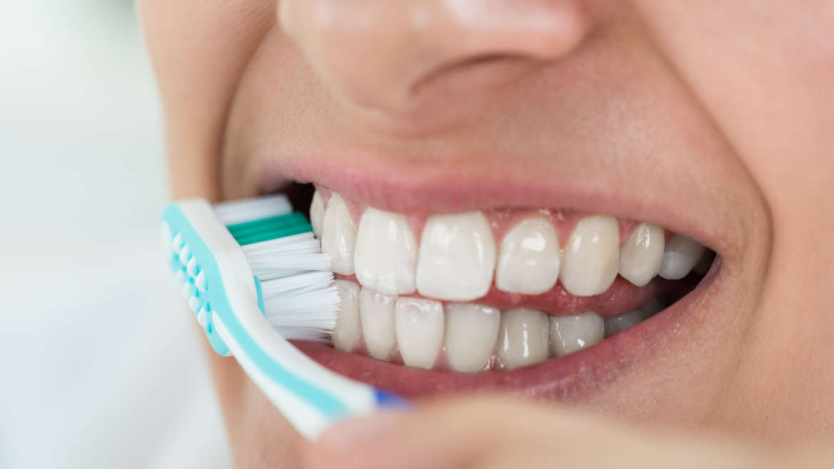 Najčastejšie chyby pri čistení zubov. Robíte ich aj vy?